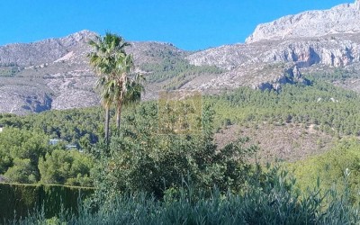 Preciosa villa moderna todo en una planta.
